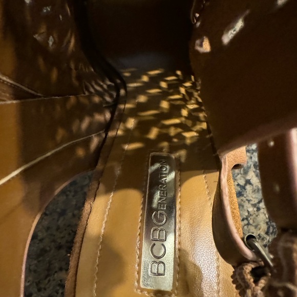 Cute!! BCBG Slightly used Suede Booties Camel color Size 9 1/2 4” heel Zip sides - Picture 12 of 15